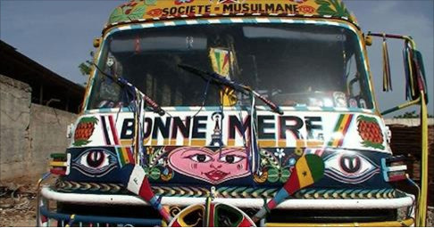 Un car rapide sénégalais au musée de l'homme à Paris