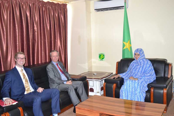 La ministre du commerce reçoit l'ambassadeur des Etats Unis d'Amérique en Mauritanie