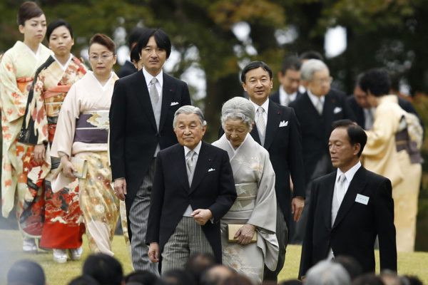 Le Président de la République félicite l'Empereur du Japon