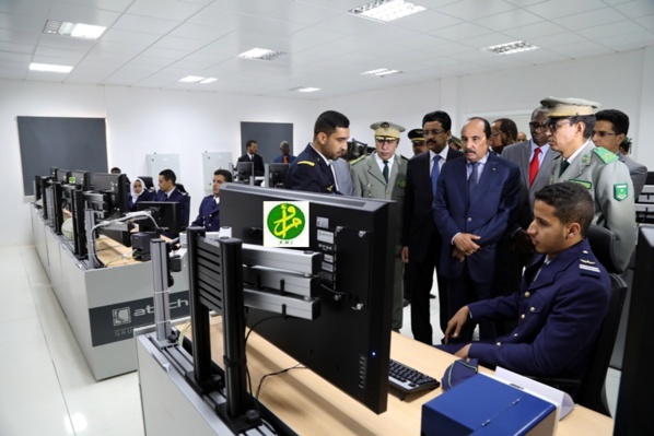 Le Président de la République visite le centre de contrôle, de commandement et d’informations