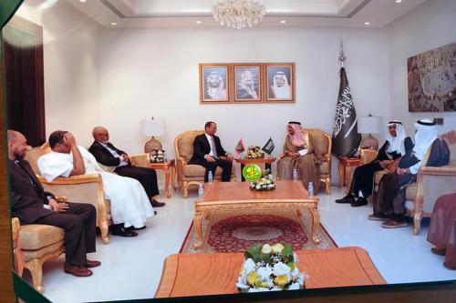 Le ministre des affaires islamiques s’entretient avec le ministre saoudien du Hajj et de la Omra