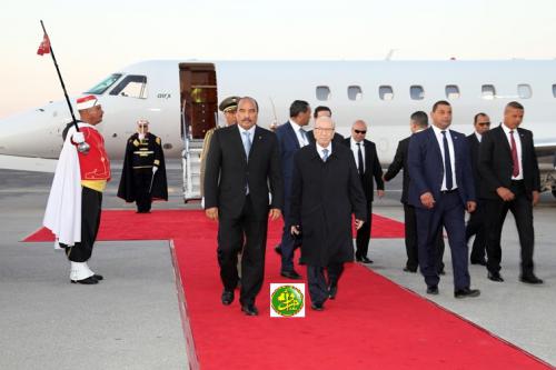 Arrivée du Président de la République à Tunis pour prendre part à la 30e ordinaire du sommet arabe