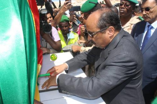 Le Président de la République pose la première pierre de la base navale de Nouadhibou