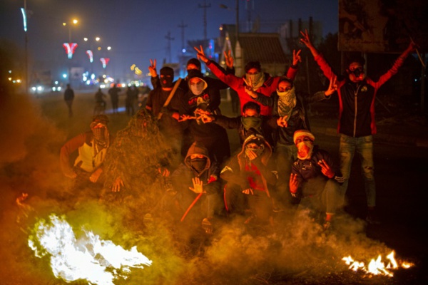 Cortège funéraire et incendies en Irak en pleine révolte