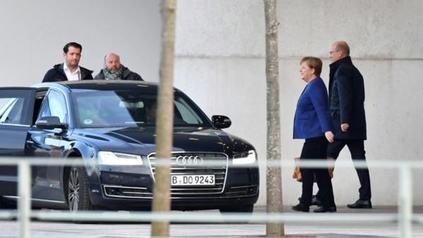 Exrême droite: Merkel sauve son gouvernement face à la tempête