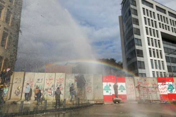 Liban: heurts entre manifestants et forces de l'ordre près du Parlement