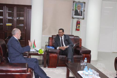 Le ministre délégué à l’Investissement examine avec l’ambassadeur de la Grande Bretagne les opportunités d’investissement en Mauritanie