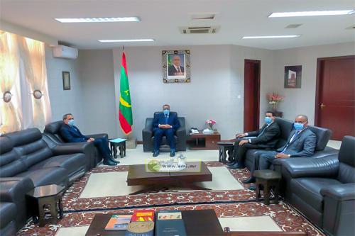 Le ministre des Affaires étrangères reçoit l'ambassadeur du Maroc