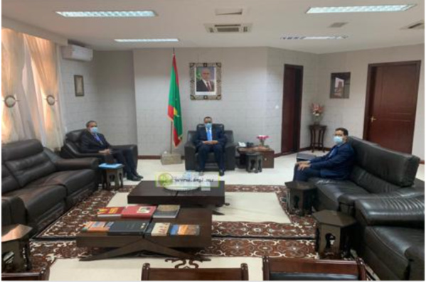 Le ministre des Affaires étrangères reçoit l’ambassadeur du Maroc