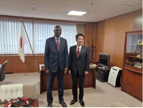 Le ministre des Affaires économiques s’entretient avec le vice-ministre des Affaires étrangères Japonais