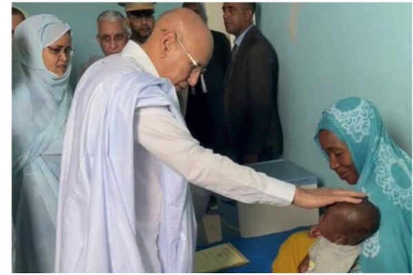 Le Président de la République visite des dizaines de malades à l’hôpital national et à l’hôpital mère et enfant et les assure de son soutien