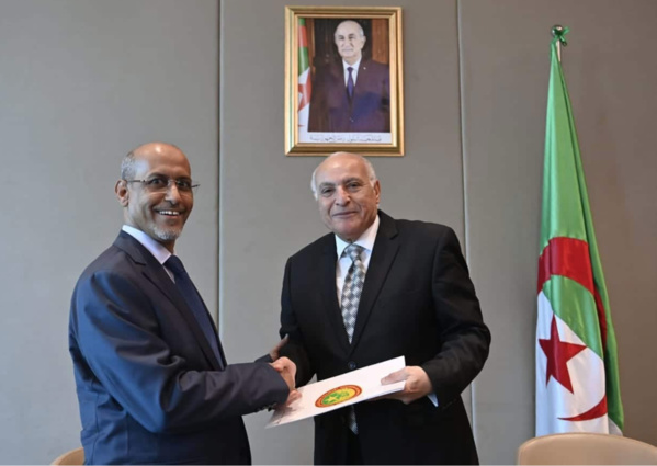 Ahmed Attaf reçoit le nouvel ambassadeur de Mauritanie à Alger