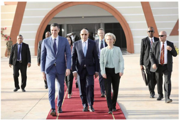 Le Président de la République salue à leur départ le chef du gouvernement espagnol et la Présidente de la Commission européenne