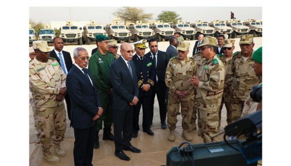 Le Président de la République visite du matériel militaire acquis récemment dans le cadre de l’actualisation de la structure des différentes armées