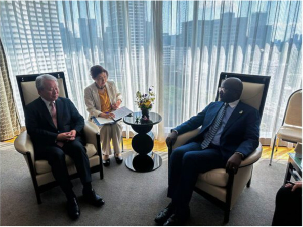 Le ministre des Affaires étrangères rencontre le président de l’Agence de coopération japonaise