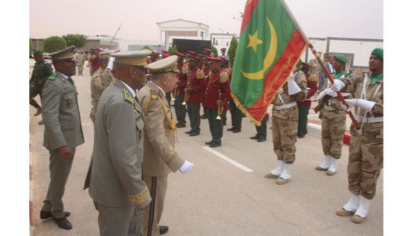 Le chef d’état-major général des Armées et son homologue algérien visitent le collège de défense du G5 Sahel