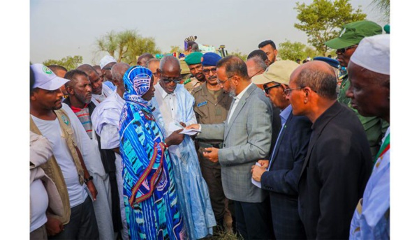 Le délégué général à la solidarité nationale supervise la distribution d’une aide humanitaire dans la moughataa de Maghama