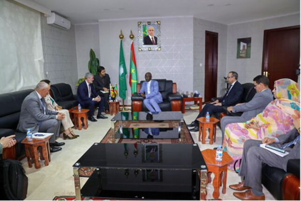 Le ministre des Affaires étrangères rencontre le président du gouvernement des Canaries