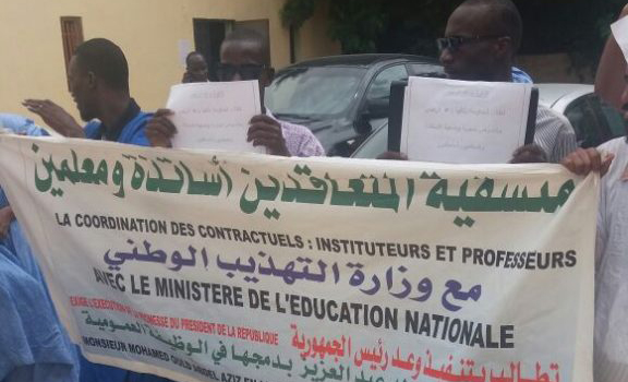 Les enseignants et professeurs contractuels continuent de protester