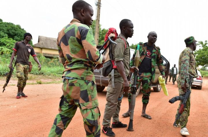 Abidjan annonce un accord avec les mutins après une journée tendue