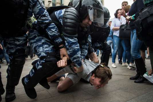 Russie: Navalny et plus d'un millier de ses partisans interpellés