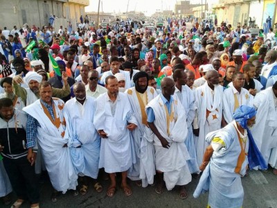 Nouadhibou : Des milliers de personnes manifestent contre le référendum constitutionnel