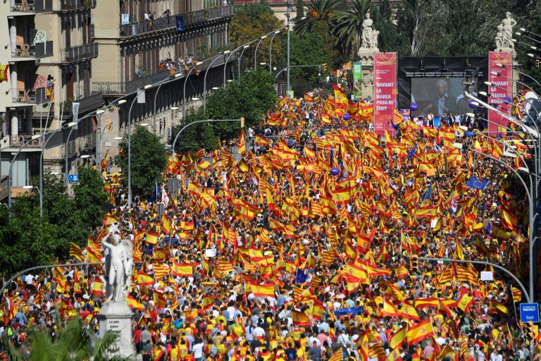 Des centaines de milliers de manifestants à Barcelone contre l'indépendance