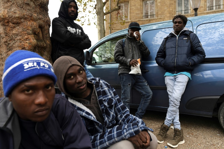 Immigration: pour expulser plus, la France veut mettre la pression sur les pays "récalcitrants"