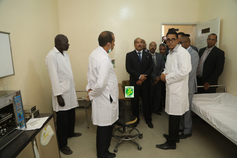 Le Président de la République visite le centre médical de Toujounine