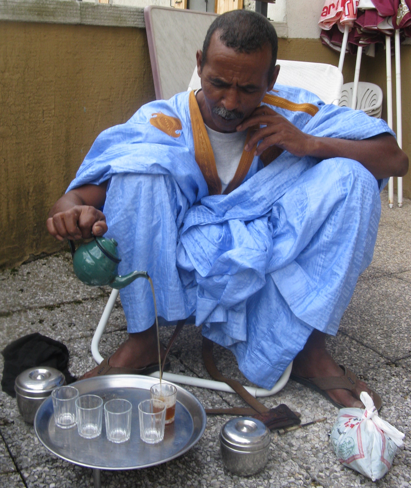 Mauritanie : le thé est omniprésent dans les bureaux