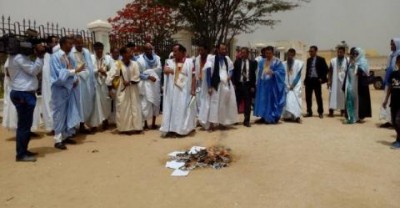 Mauritanie : Des professeurs coopérants brûlent leurs diplômes