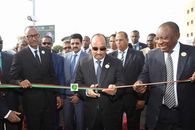 Le Président de la République inaugure une rue au centre de la capitale portant le nom du combattant africain Nelson Mandela