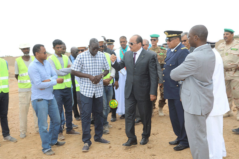 Le Président de la République visite le projet de construction d'une centrale hybride à Néma