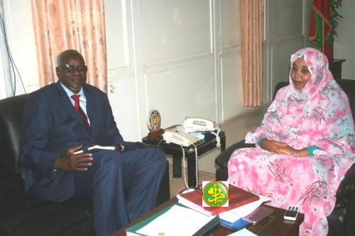 La ministre de la Jeunesse et des Sports reçoit l’ambassadeur malien en Mauritanie