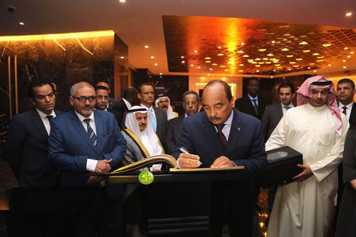 Le Président de la République visite le centre culturel de Cheikh Jaber Al Ahmad