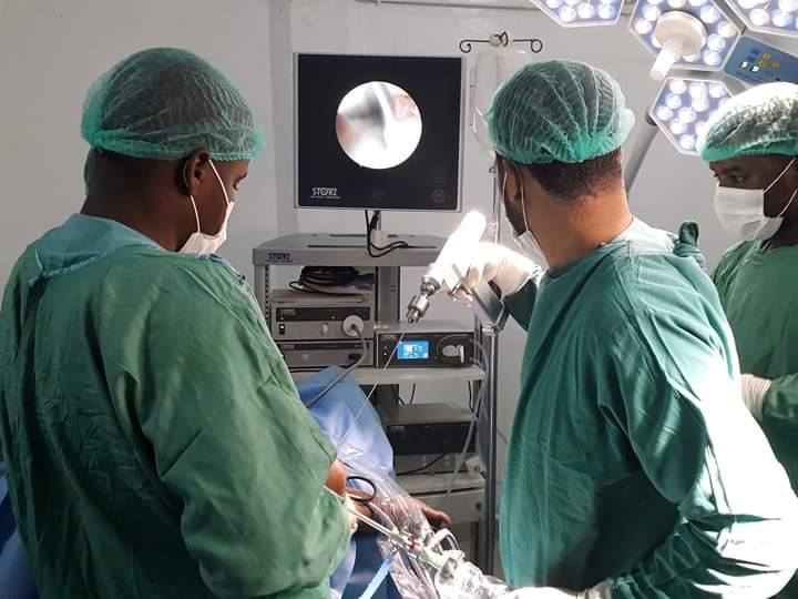 Inédit :des médecins mauritaniens réalisent une chirurgie laparoscopique