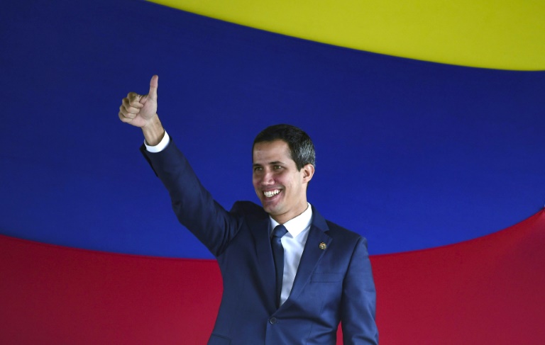 Deux chefs, un hémicycle: Guaido et un rival revendiquent la présidence du Parlement vénézuélien