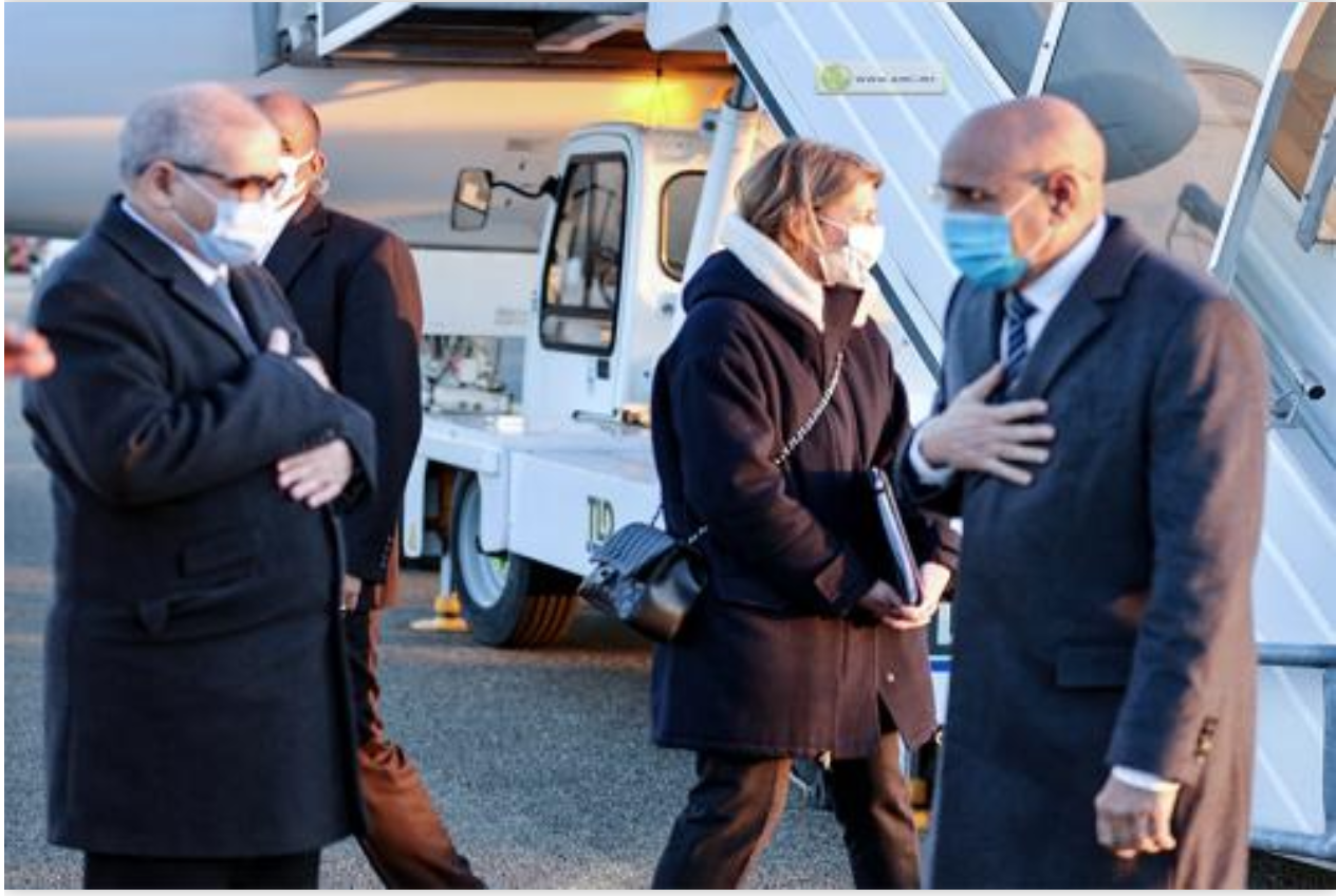 Le Président de la République arrive à Paris