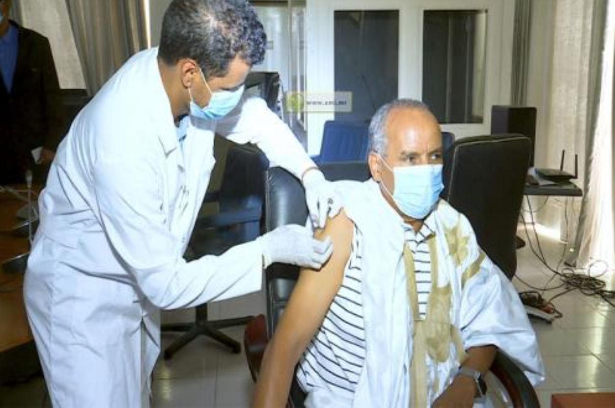 Le président de l'Assemblée nationale lance la vaccination du personnel parlementaire