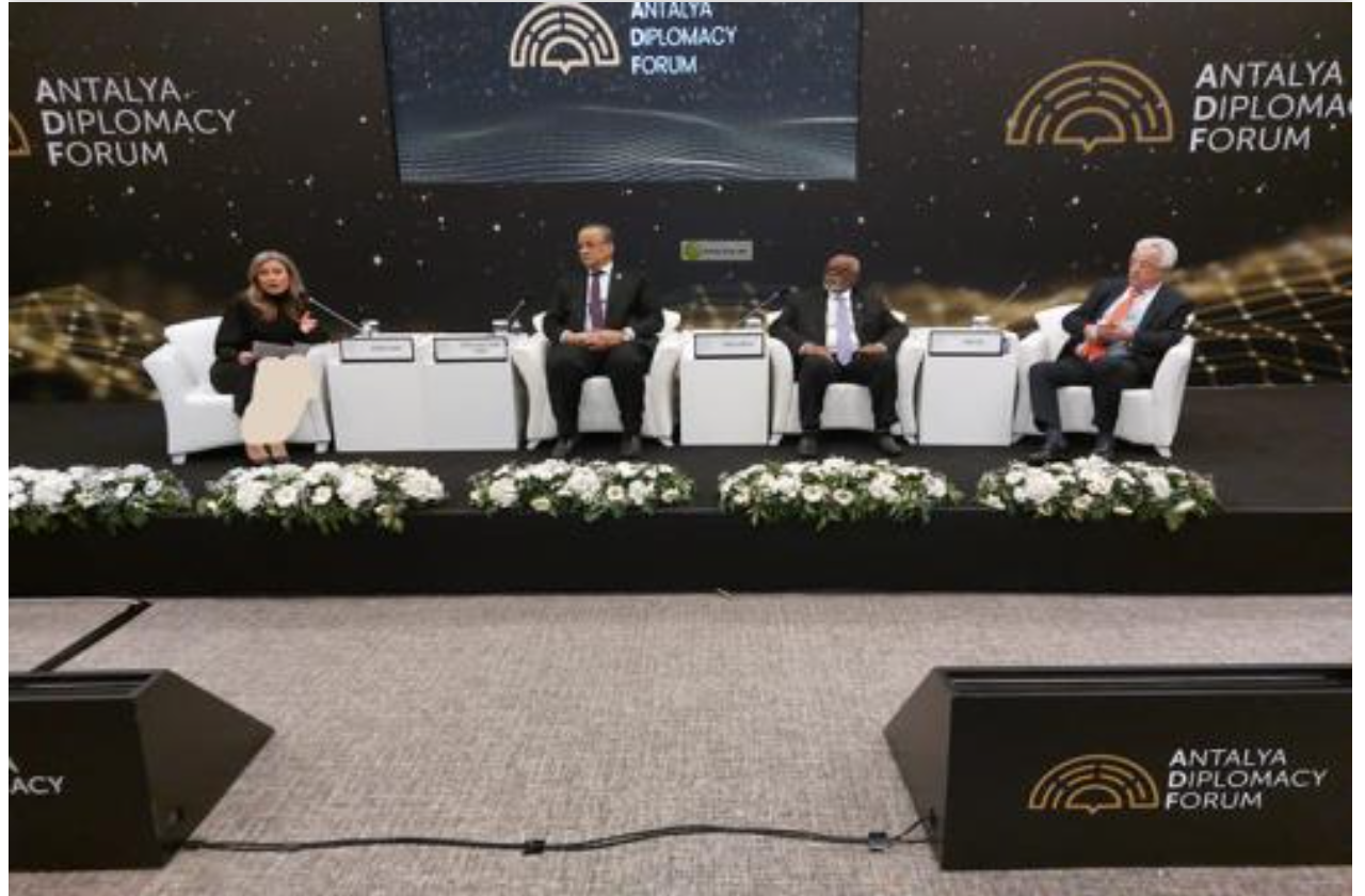 Le ministre des affaires étrangères participe au Forum diplomatique de Antalya