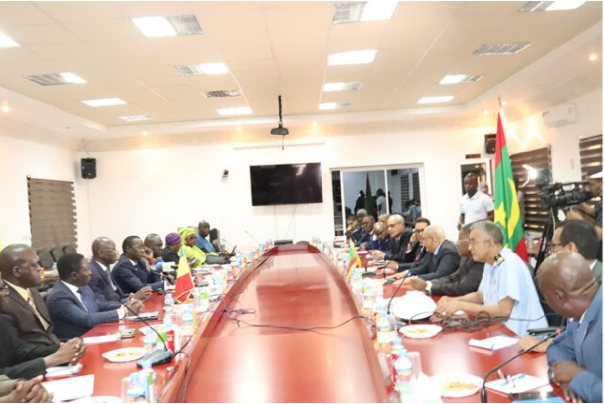 Le ministre des Pêches tient une séance de travail avec son homologue sénégalais