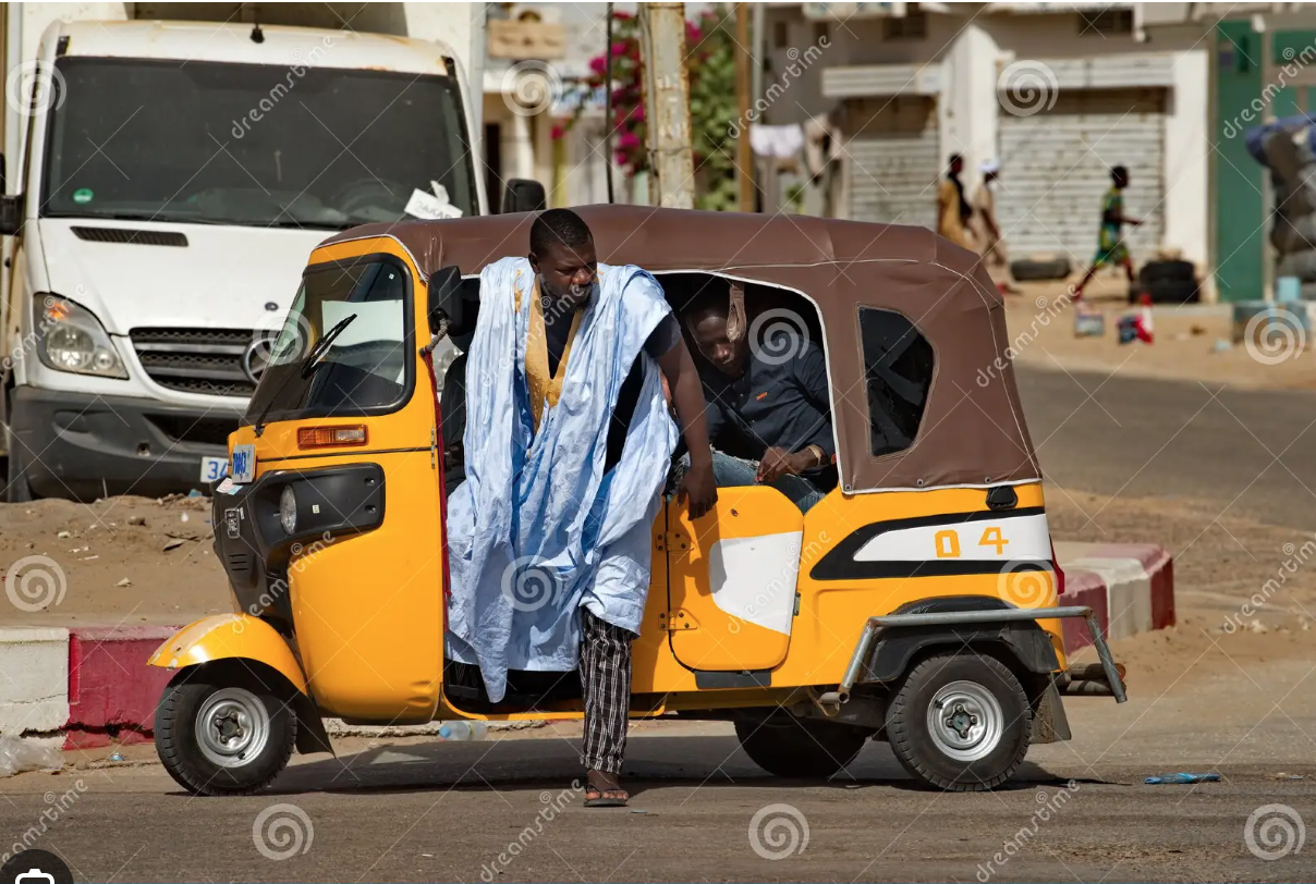 Jamil Ould Mansour soutient les conducteurs Tuk Tuk