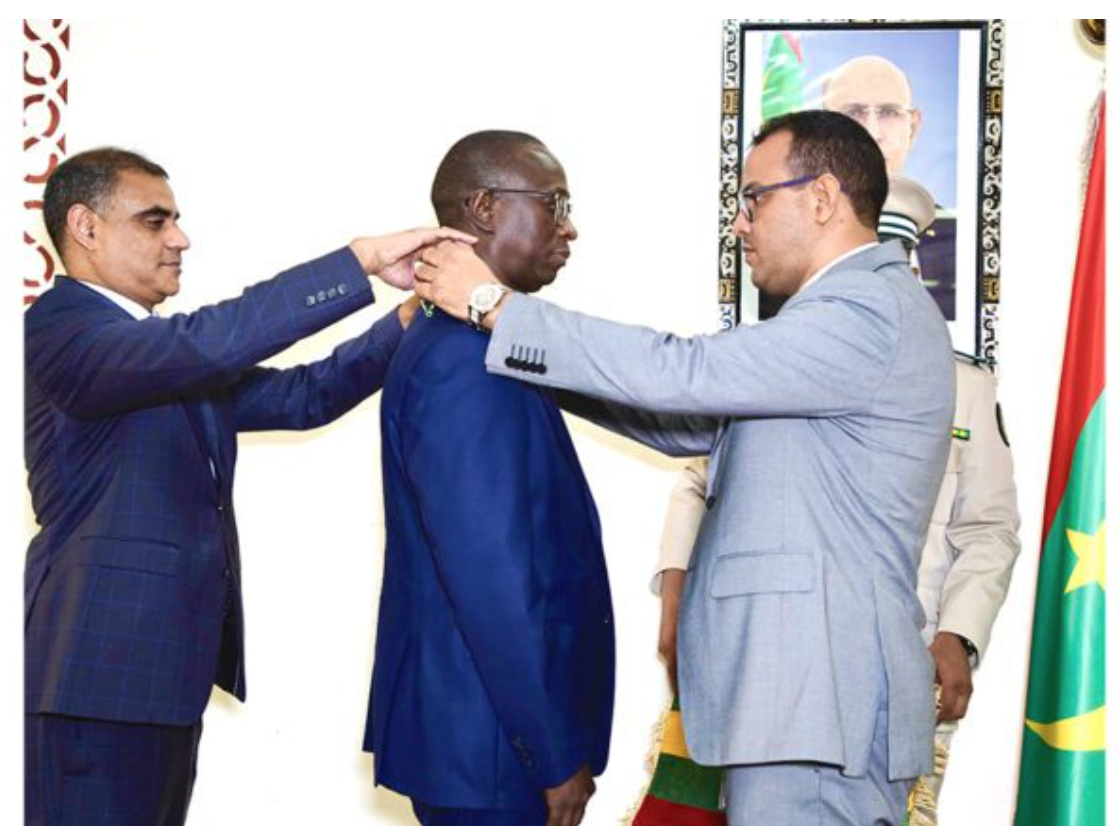 Décoration de l’ambassadeur du Sénégal qui achève sa mission en Mauritanie