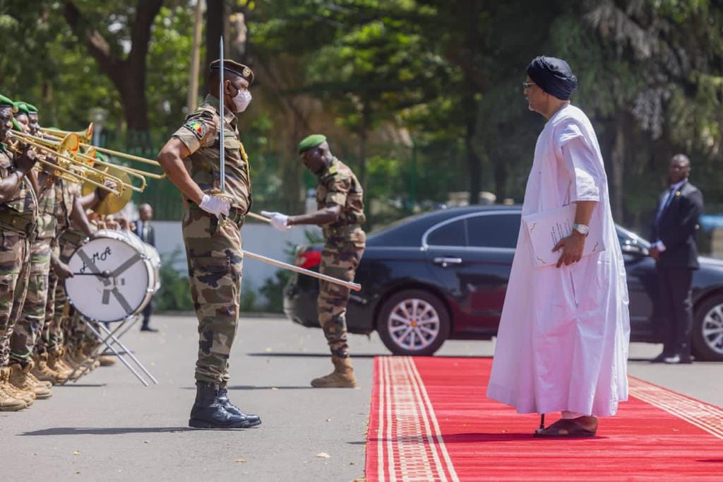 Mali : SEM  Cheikhna Ould Nenni Ould Moulaye Zeine présente ses lettres de créance