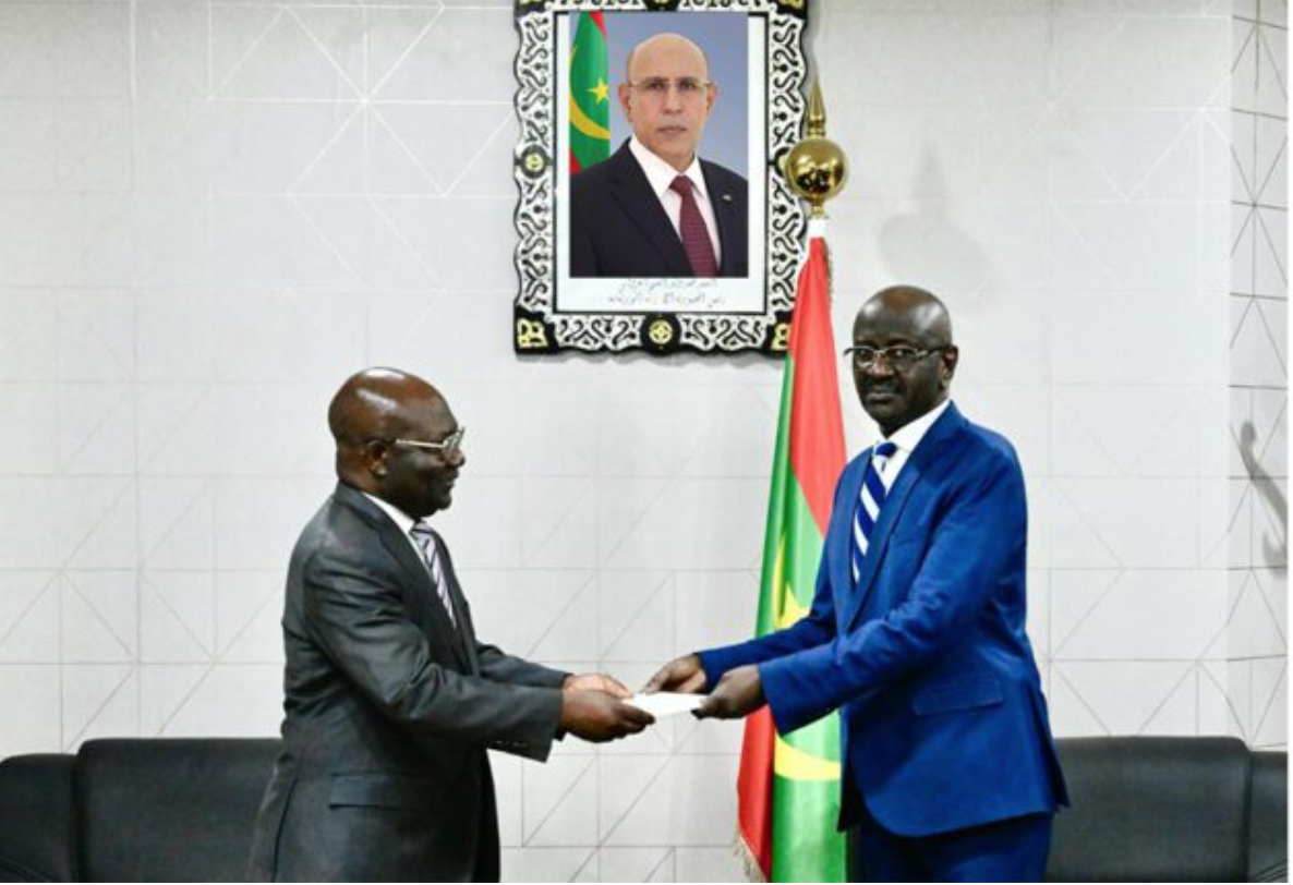 Le ministre des Affaires Etrangères reçoit copie des lettres de créance de l’ambassadeur angolais