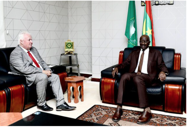 Le ministre des affaires étrangères reçoit l’ambassadeur du Royaume Unie en Mauritanie