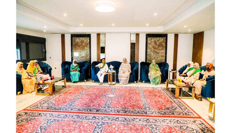 La Première Dame reçoit les membres du nouveau bureau du parlement des enfants mauritaniens