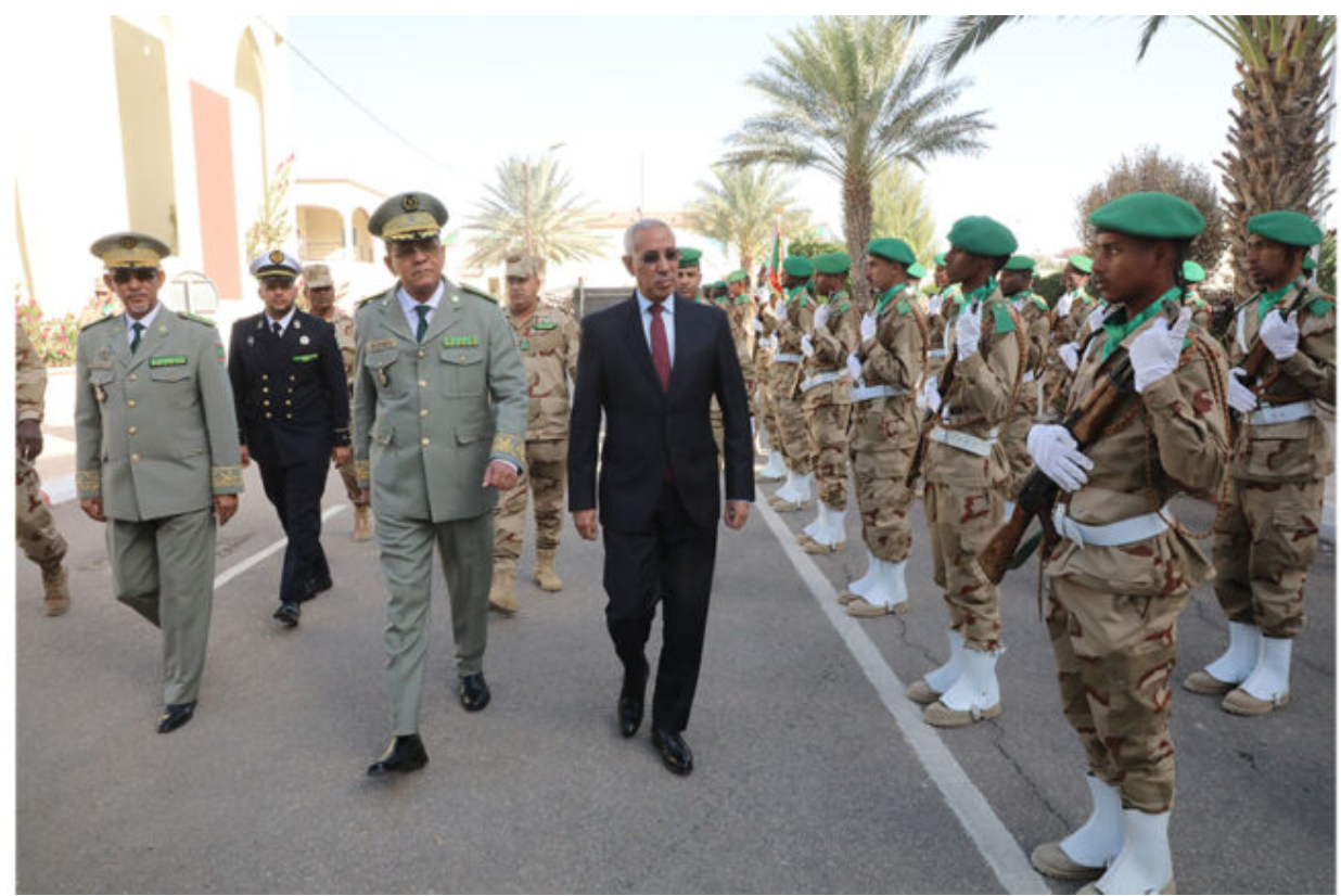 Le ministre de la Défense décore des officiers, soldats et gendarmes