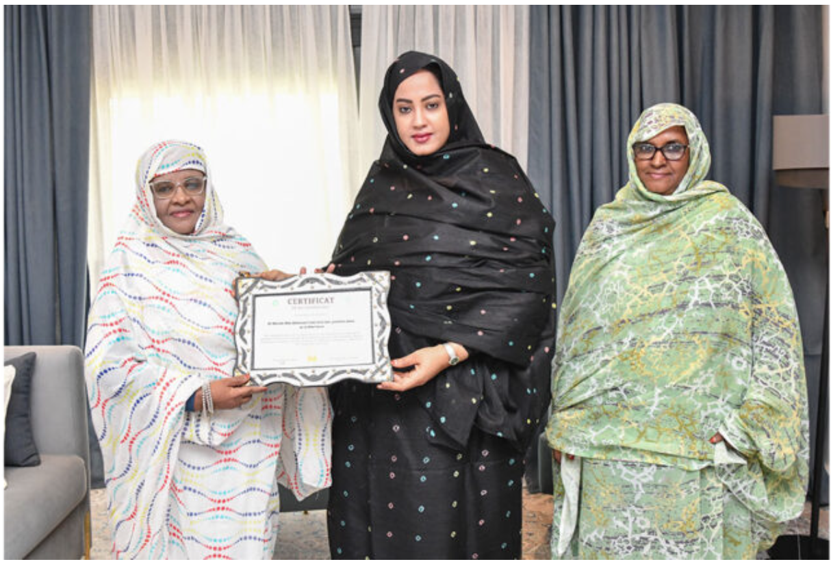 La Première Dame honorée par la fédération des associations de sage-femmes d’Afrique francophone