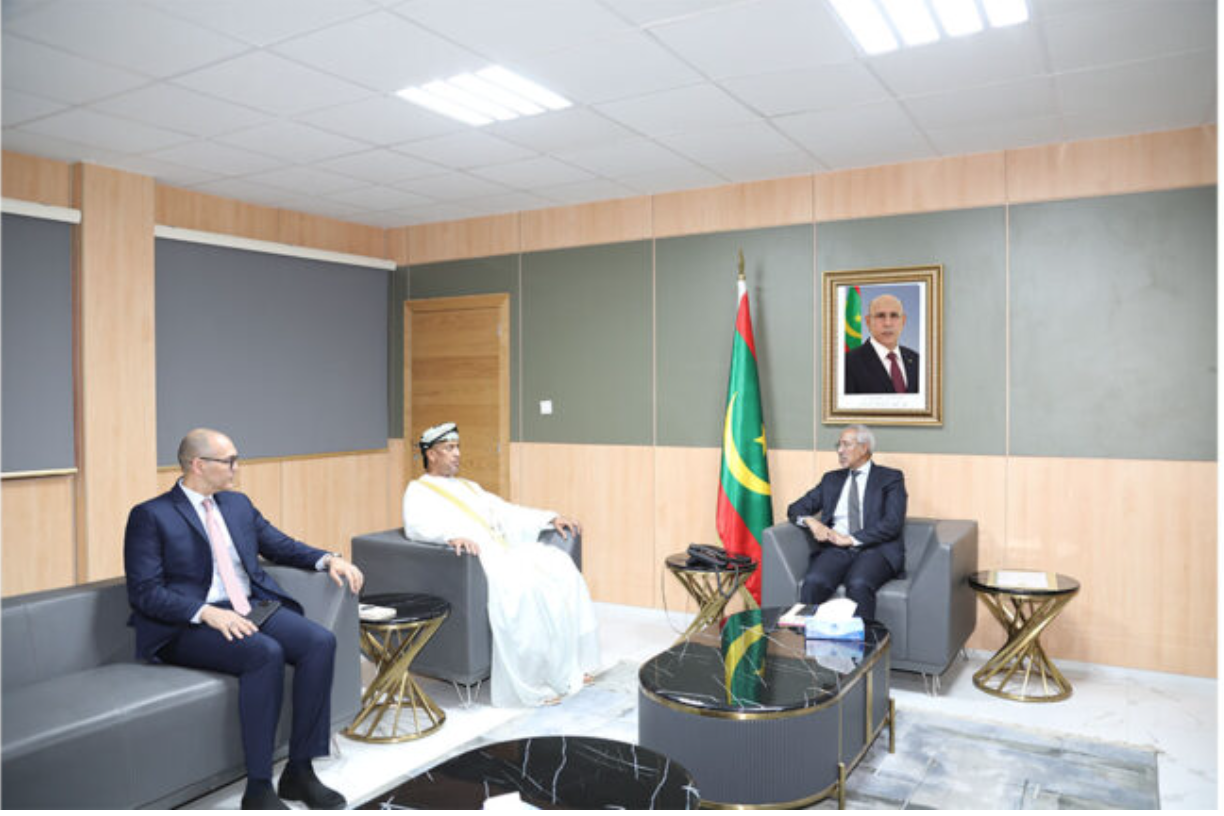 Le Ministre de la Défense reçoit l’Ambassadeur du Sultanat d’Oman à Nouakchott